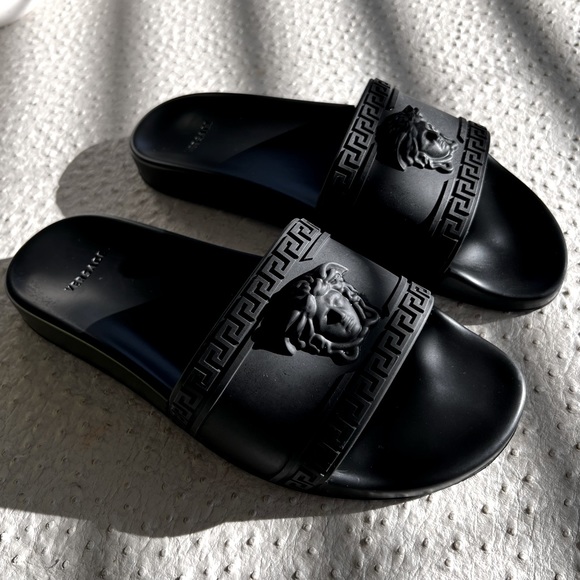 Authentic VERSACE Men Sandal MEDUSA Black
Slide Made in Italy - Picture 1 of 4
